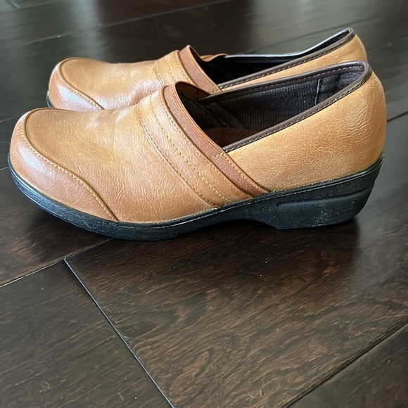 Easy street slip resistant brown slip on 9 - Picture 5 of 11